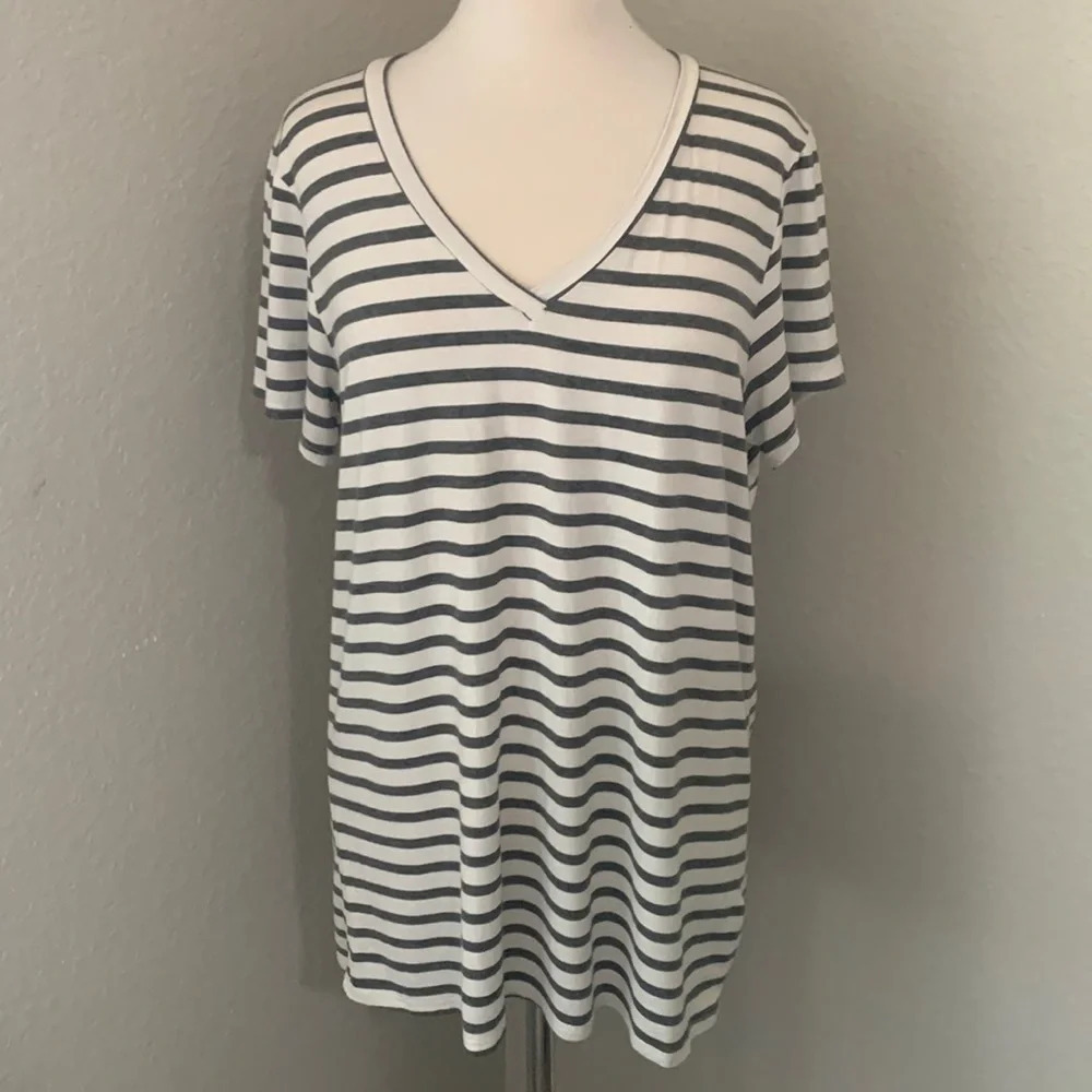 KIKILARUE grey and white striped v-neck tee
